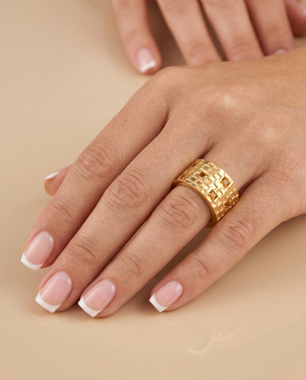 Tay Chiselled Tube Ring